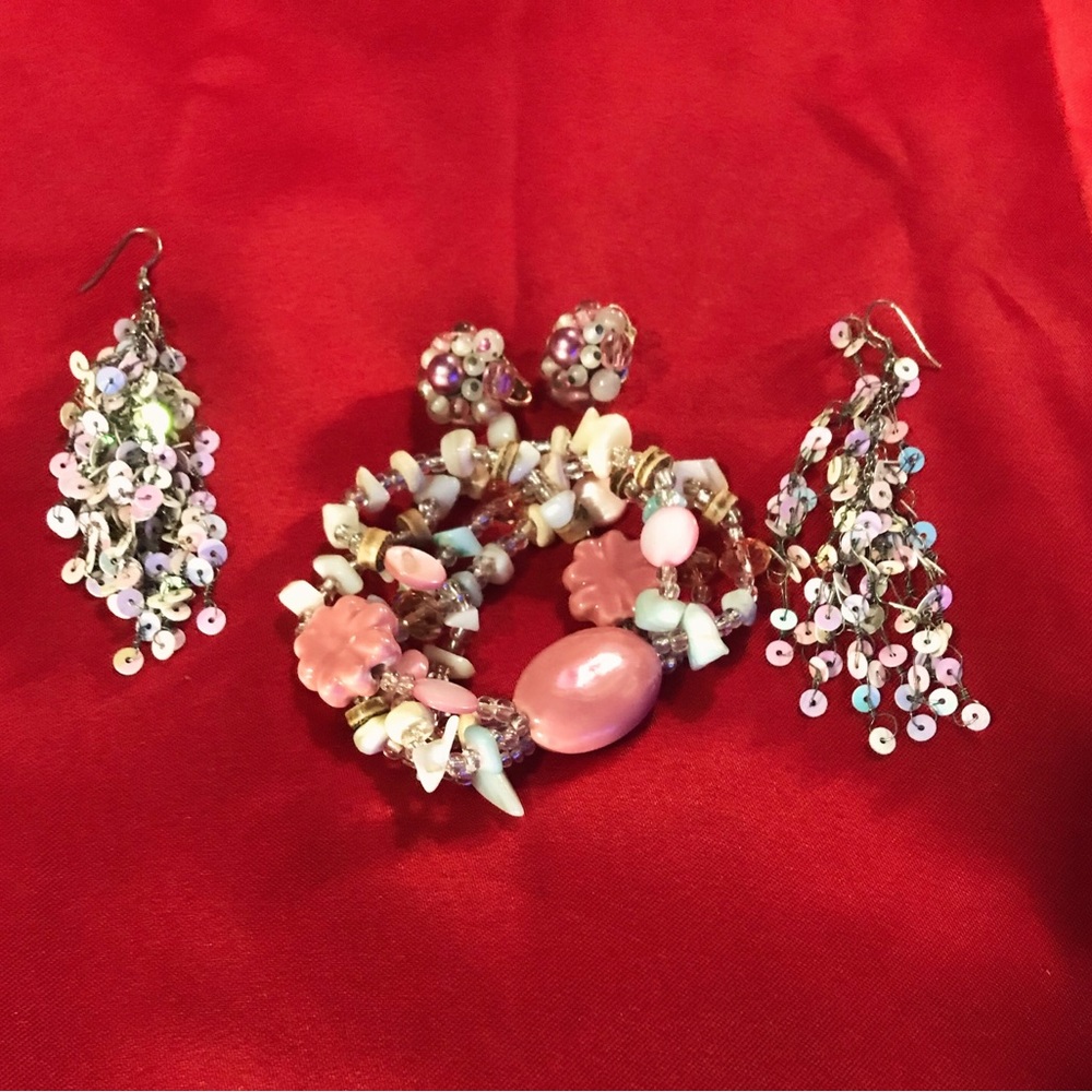 Multi colored stone stretch bracelet with 2 pairs of earrings